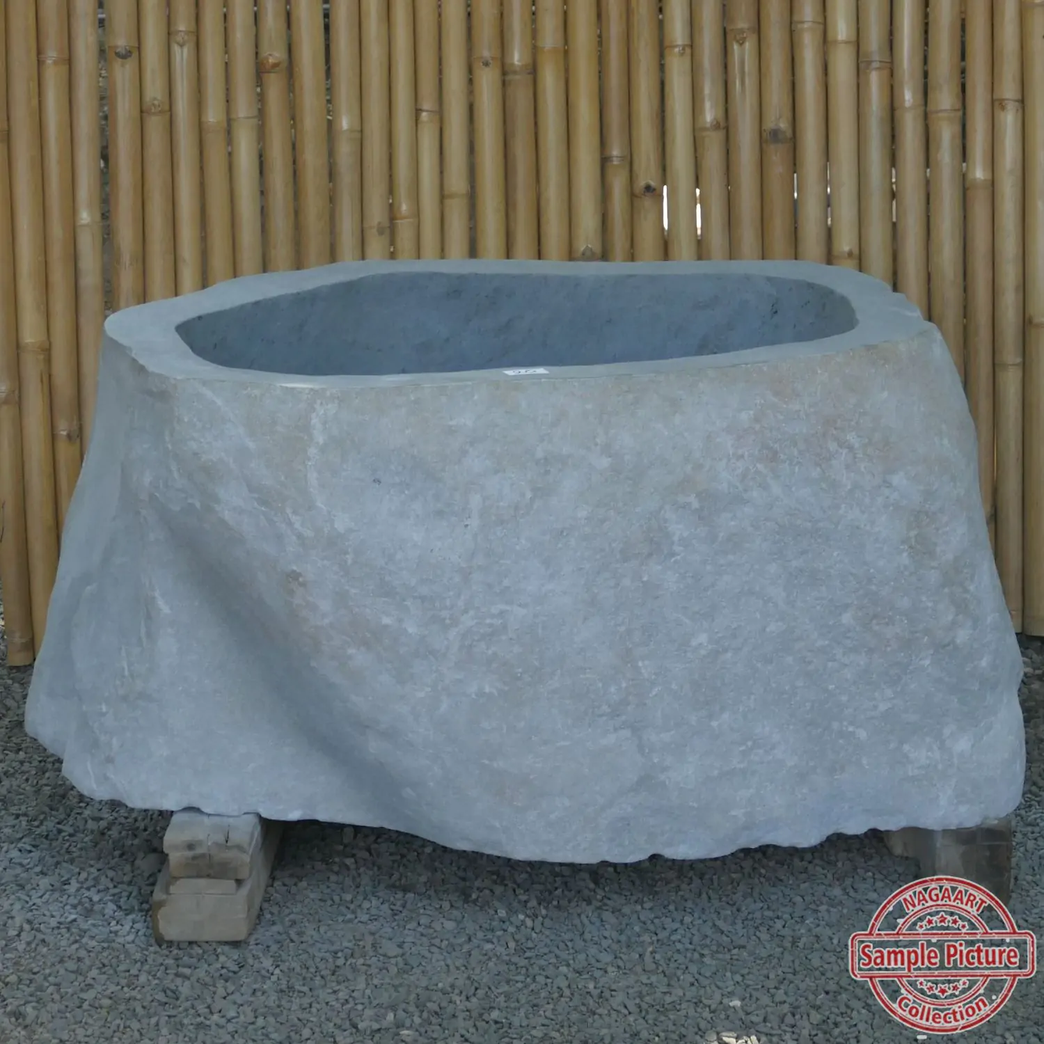  Product image 2 of the product “Riverstone basin, natural surface, polished inside. Dia approx 101-110. Height 61-70 ”